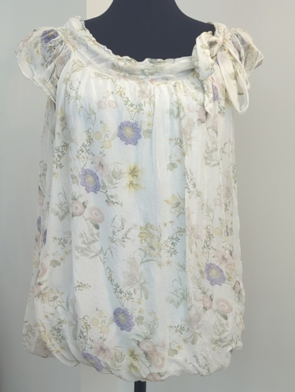 Tendenze Made In Italy 100% Silk Pastel Floral Scoop Neck Bubble-Hem Blouse